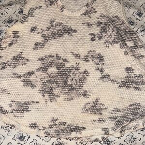Xhilaration Textured Cream and Gray Short Sleeve Sweater
